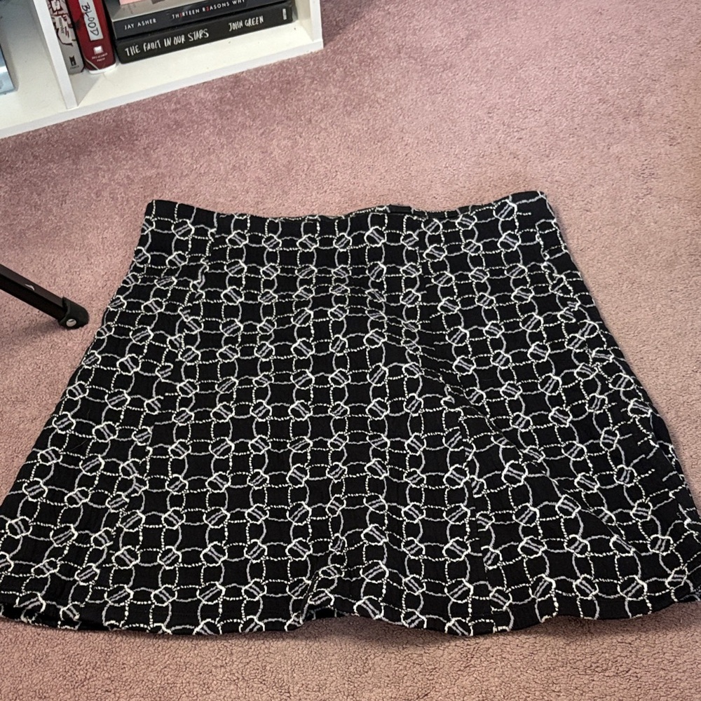 LOFT Black and White Geometric Mini Skirt